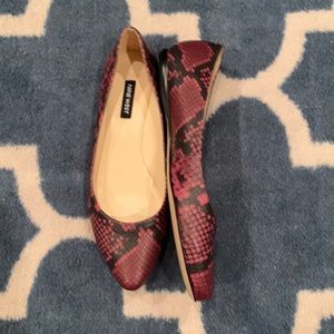 Burgundy & Black Snake Skin Pattern Nine West Flats